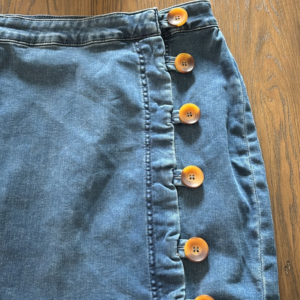 Free People Little Daisies Medium Wash Denim Button Front Mini Skirt | Size 8 - Picture 6 of 9